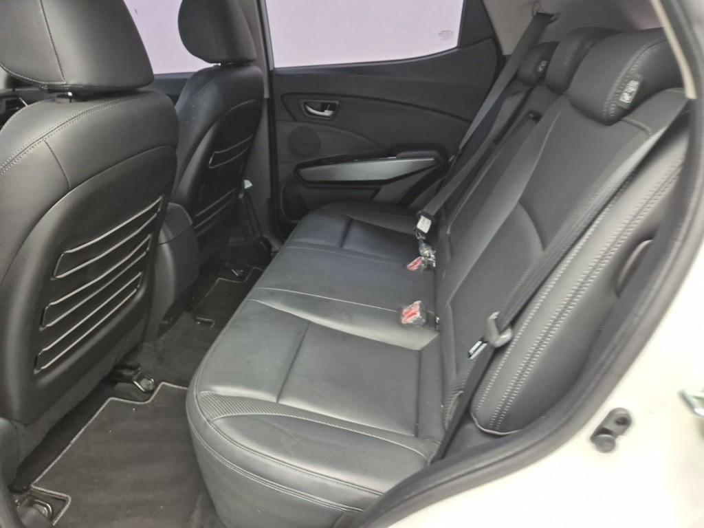 Ssangyong Tivoli - Vista 12