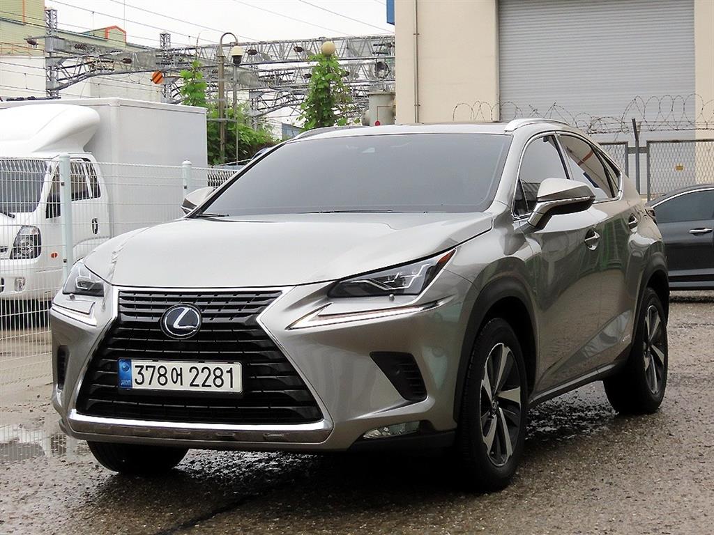 Lexus NX - Vista 2