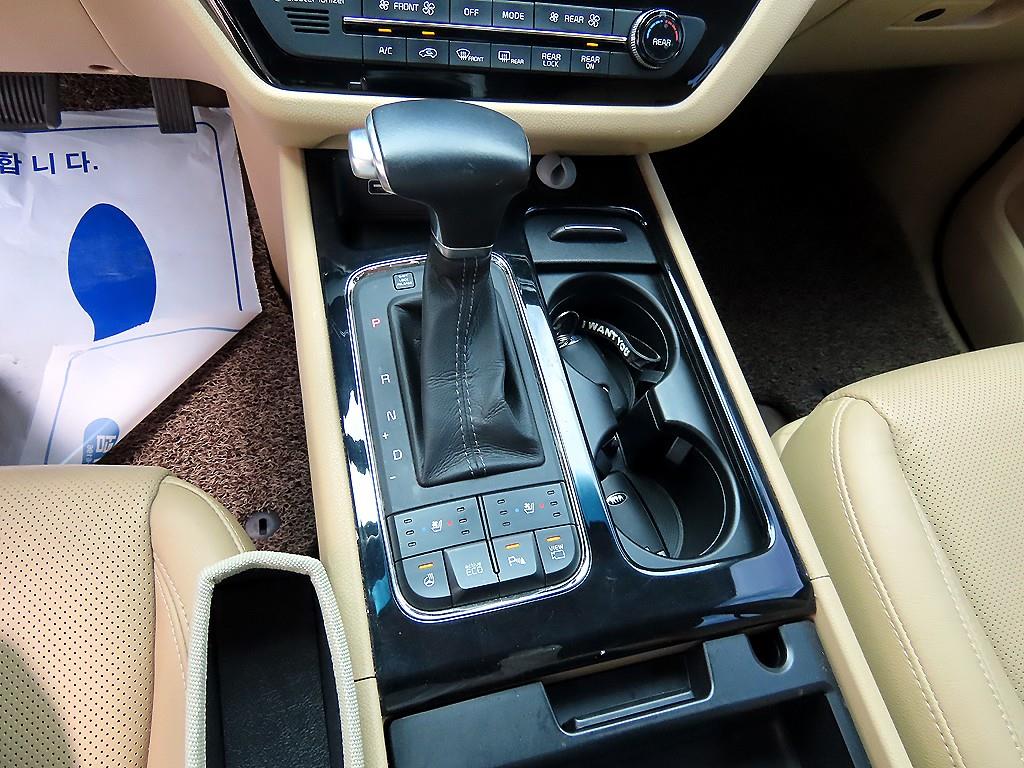 KIA Carnival - Vista 11