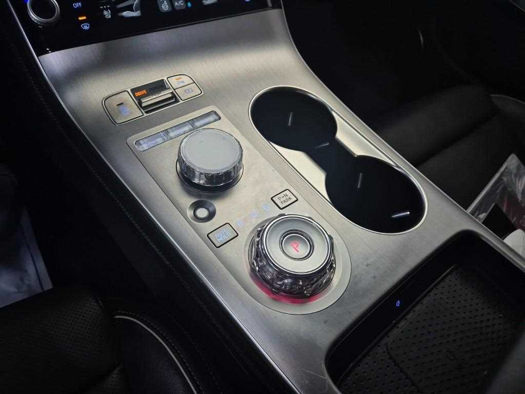 Genesis GV70 - Vista 8