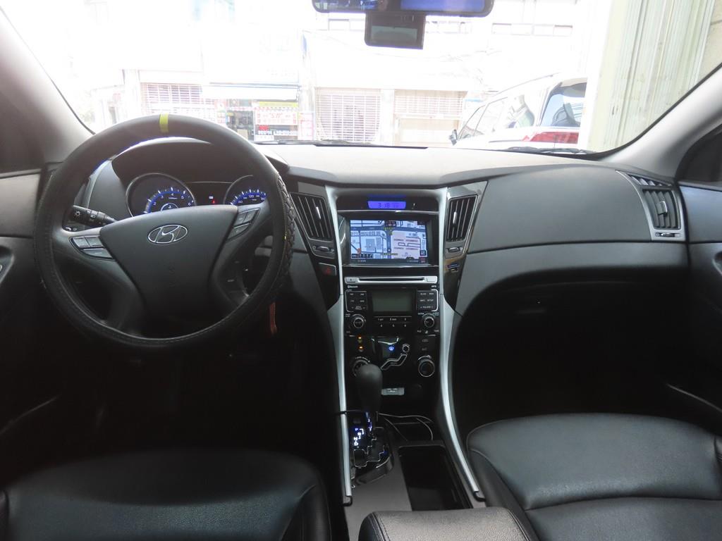 HYUNDAI Sonata - Vista 7