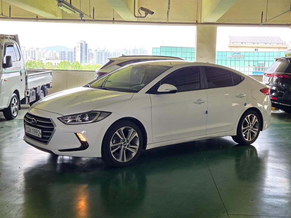 HYUNDAI Avante 2018 Blanco - Importación desde Corea - HF Imports Iquique - Foto 1