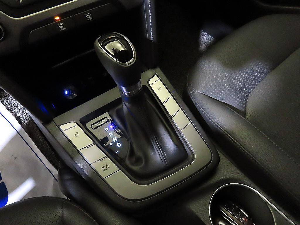 HYUNDAI Avante - Vista 12