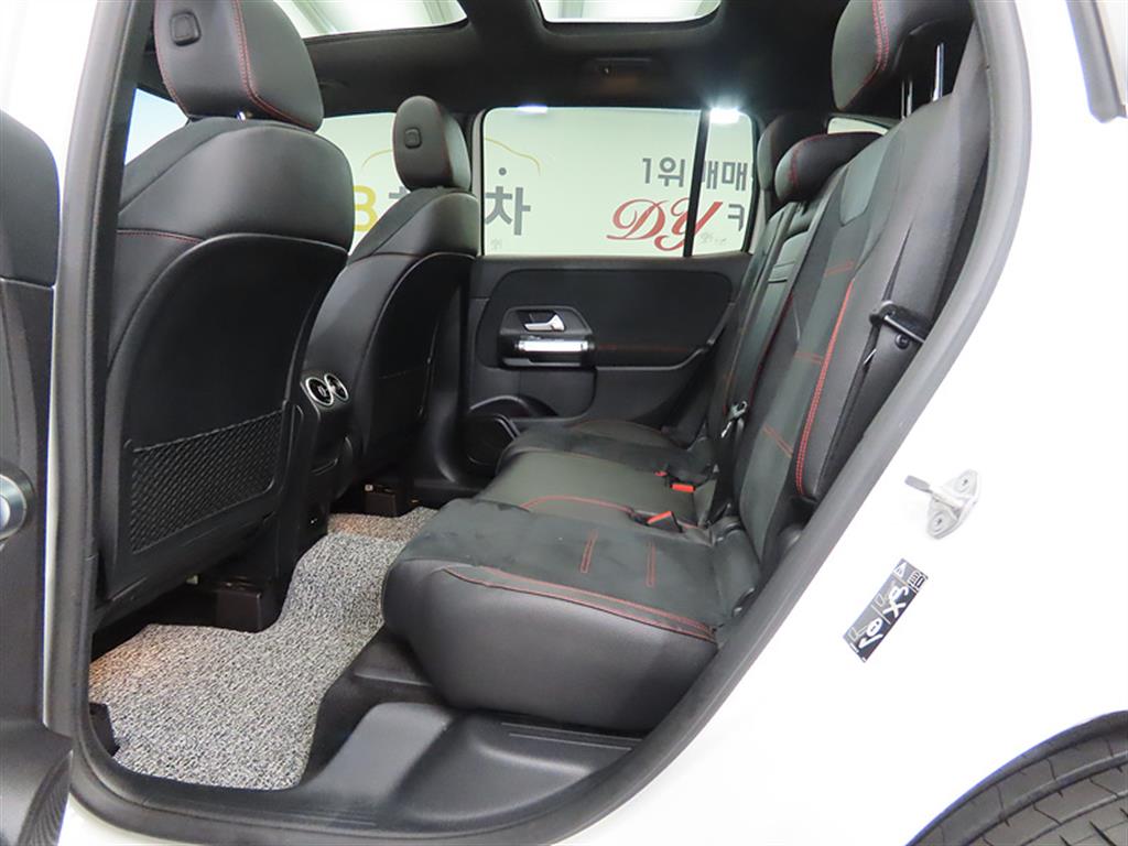Mercedes Benz GLB Class - Vista 6