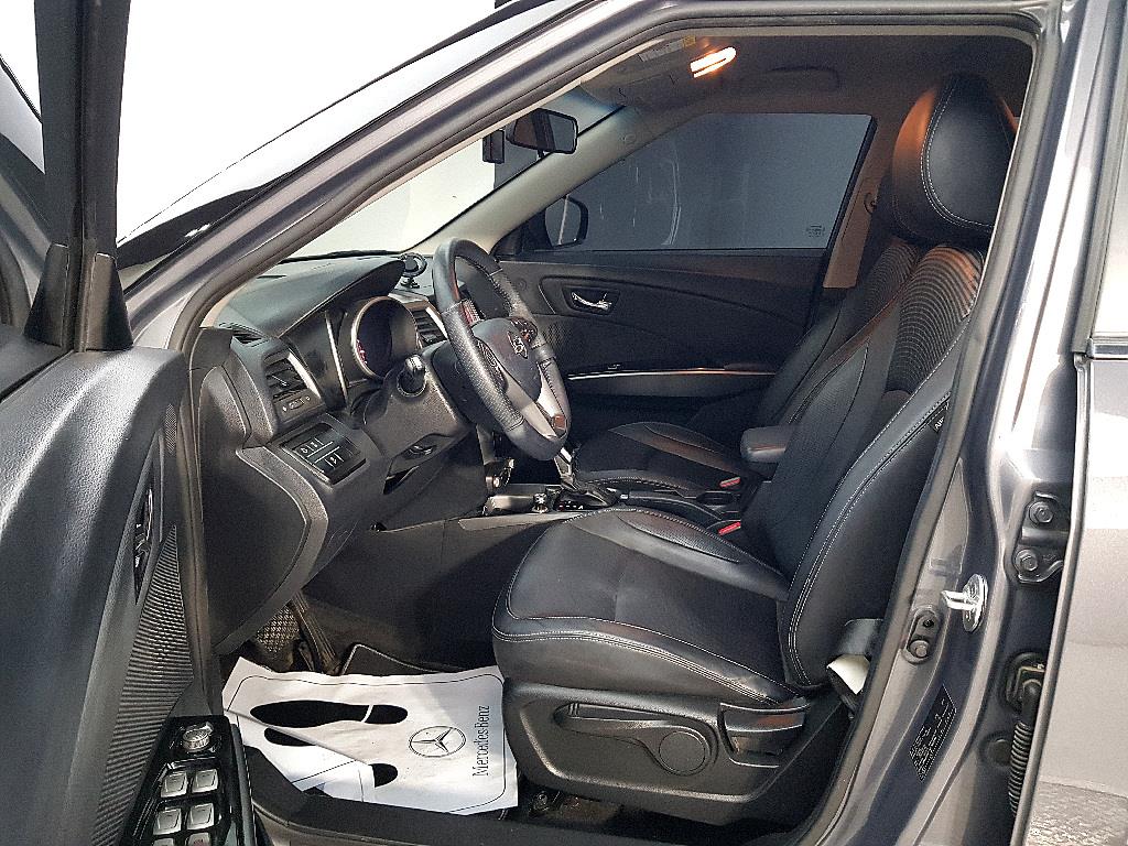 Ssangyong Tivoli - Vista 8