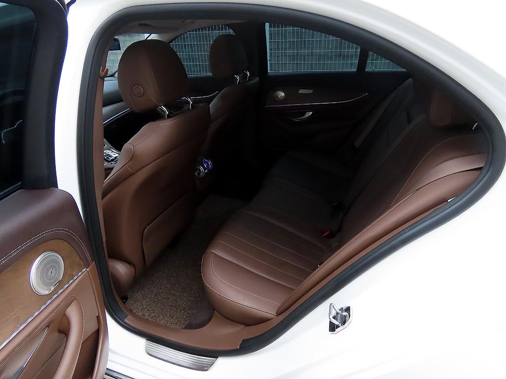 Mercedes Benz E class - Vista 6