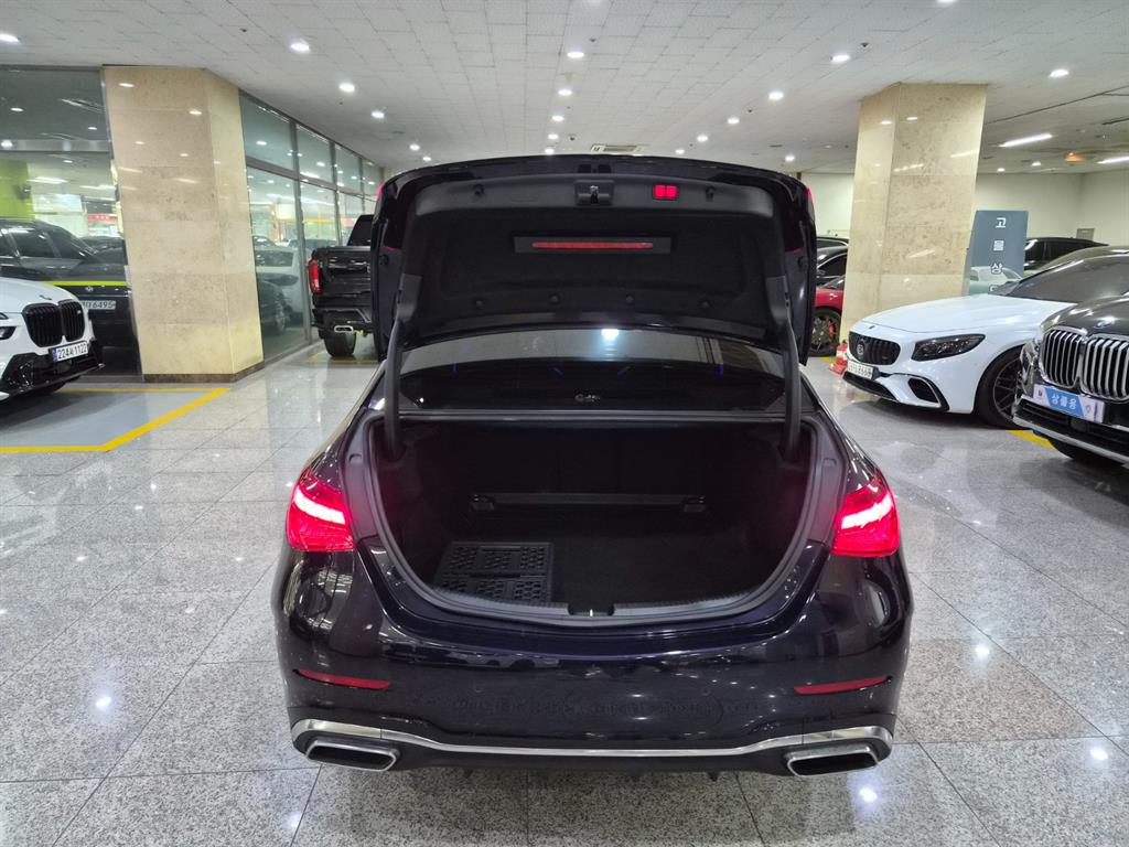 Mercedes Benz C Class - Vista 5