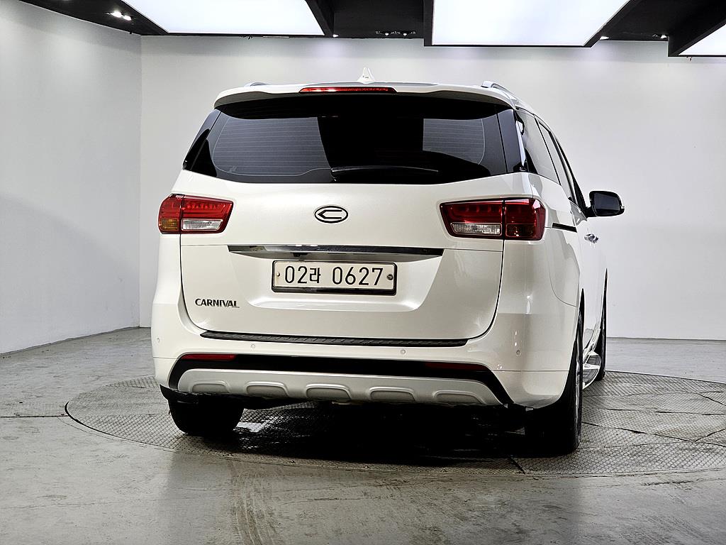 KIA Carnival - Vista 3
