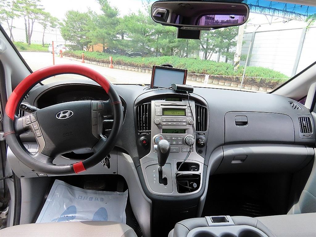 HYUNDAI Starex - Vista 8