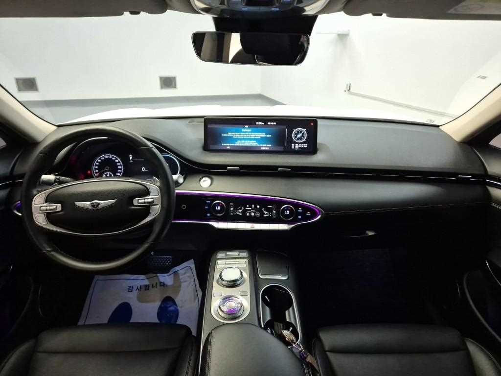 Genesis GV70 - Vista 7