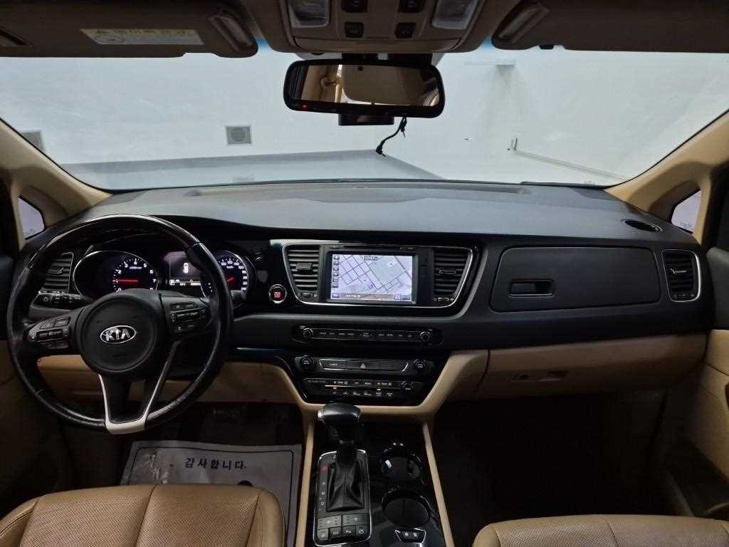 KIA Carnival - Vista 7