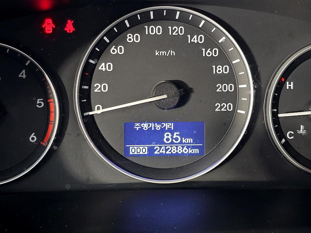 HYUNDAI Starex - Vista 7