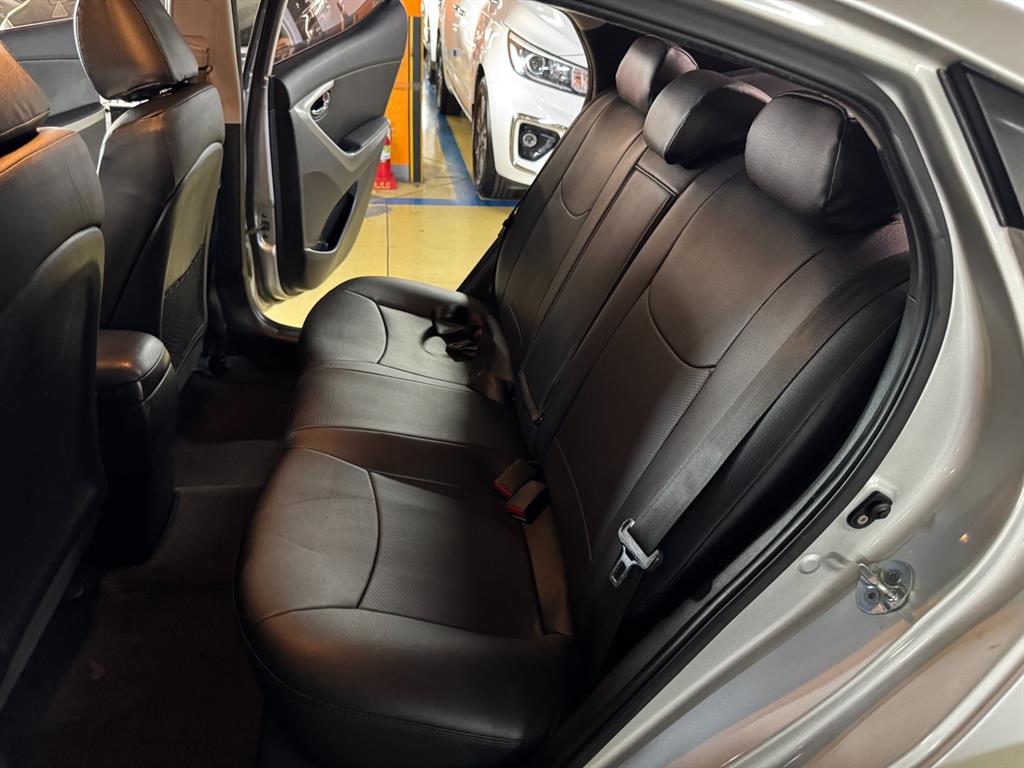 HYUNDAI Avante - Vista 12