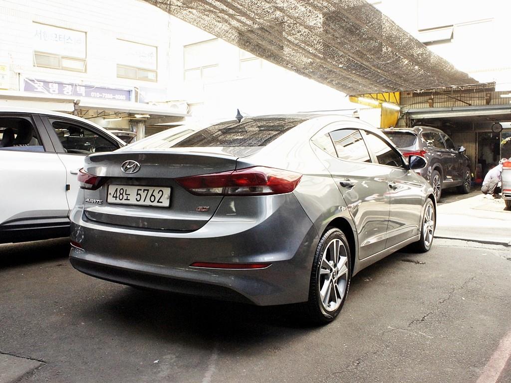 HYUNDAI Avante - Vista 7