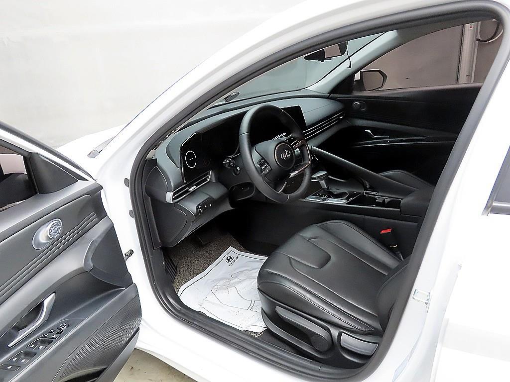 HYUNDAI Avante - Vista 5