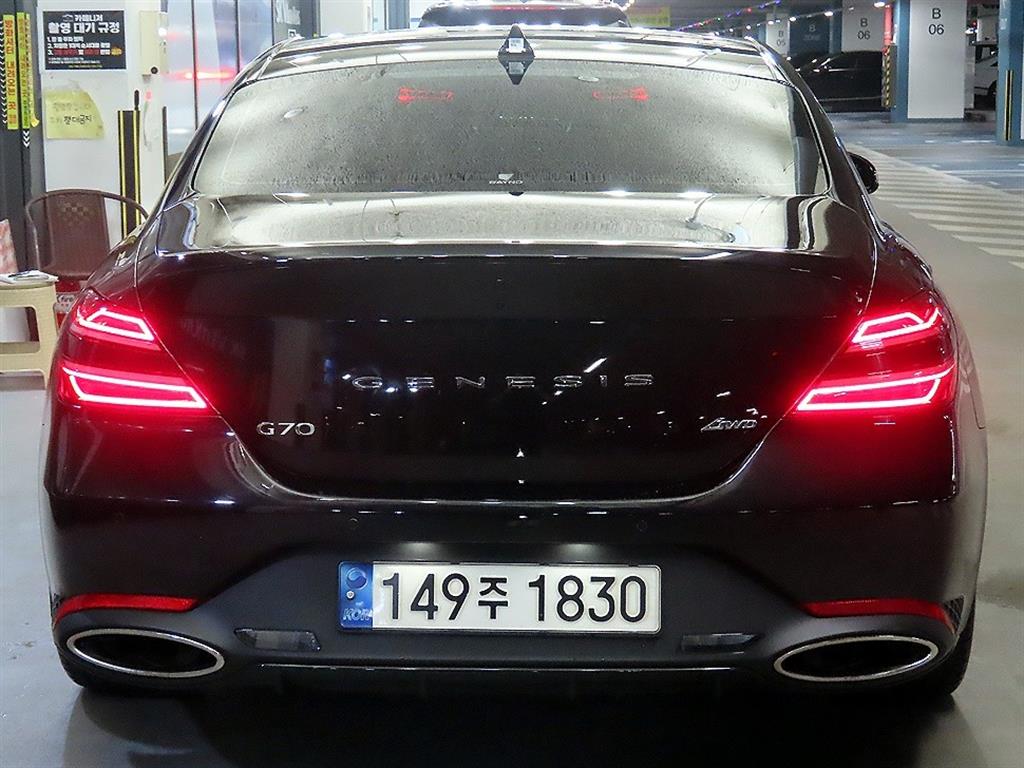 Genesis G70 - Vista 5