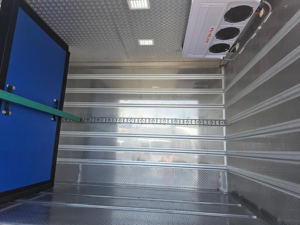 medium and large cargo truck - Vista 12