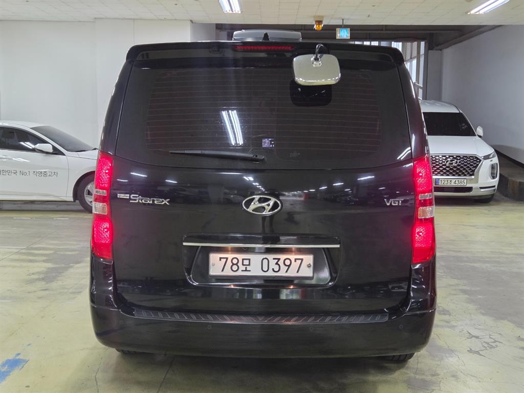 HYUNDAI Starex - Vista 4