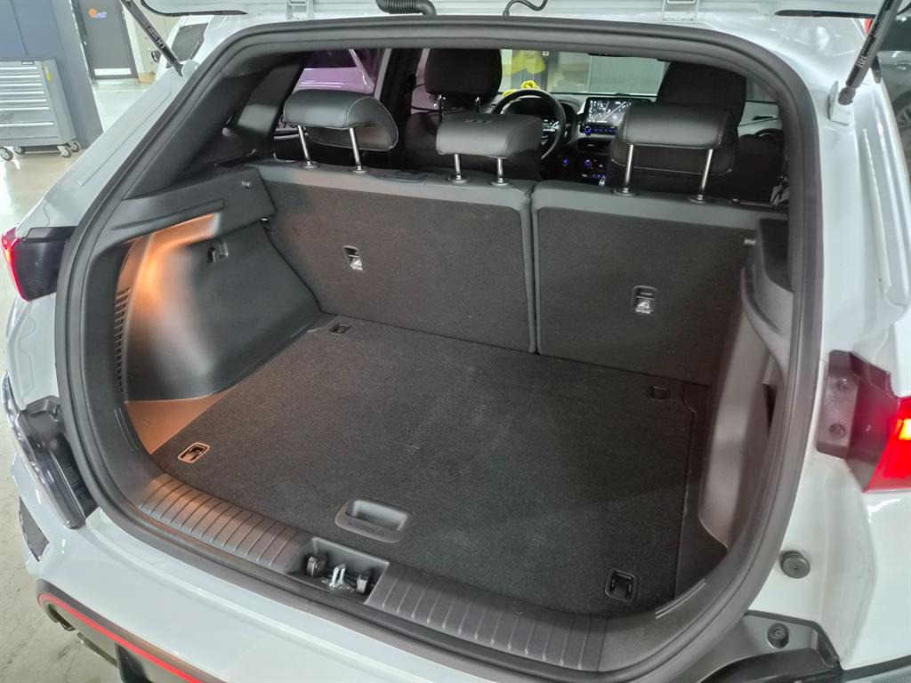 HYUNDAI Kona - Vista 9
