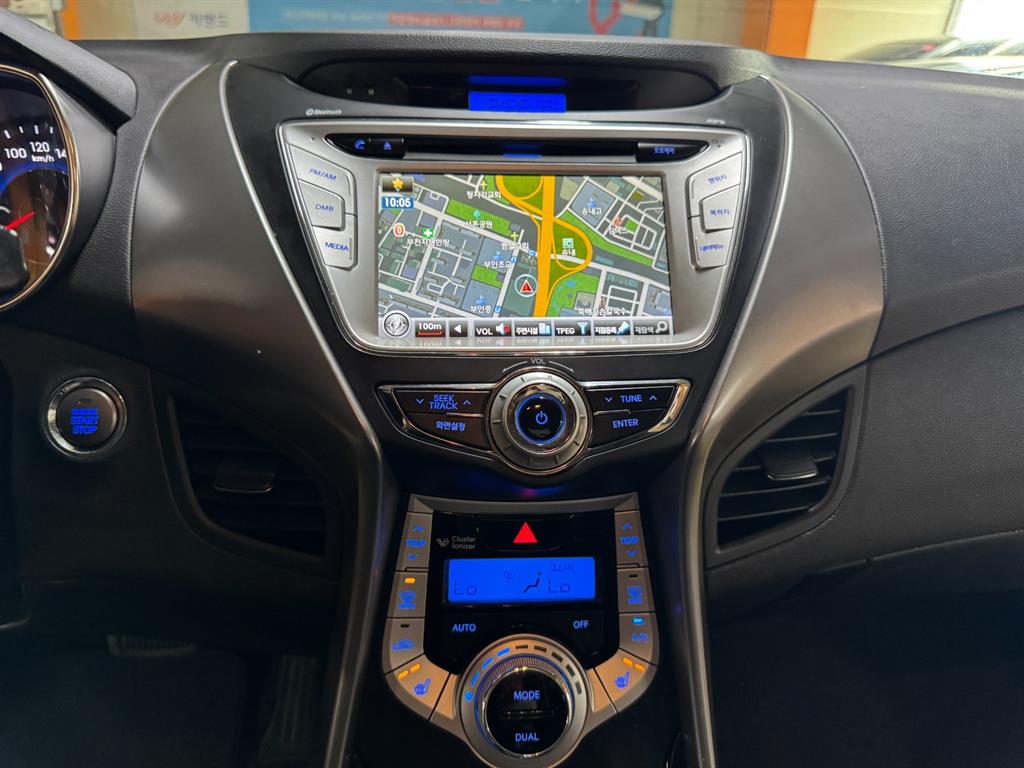 HYUNDAI Avante - Vista 10