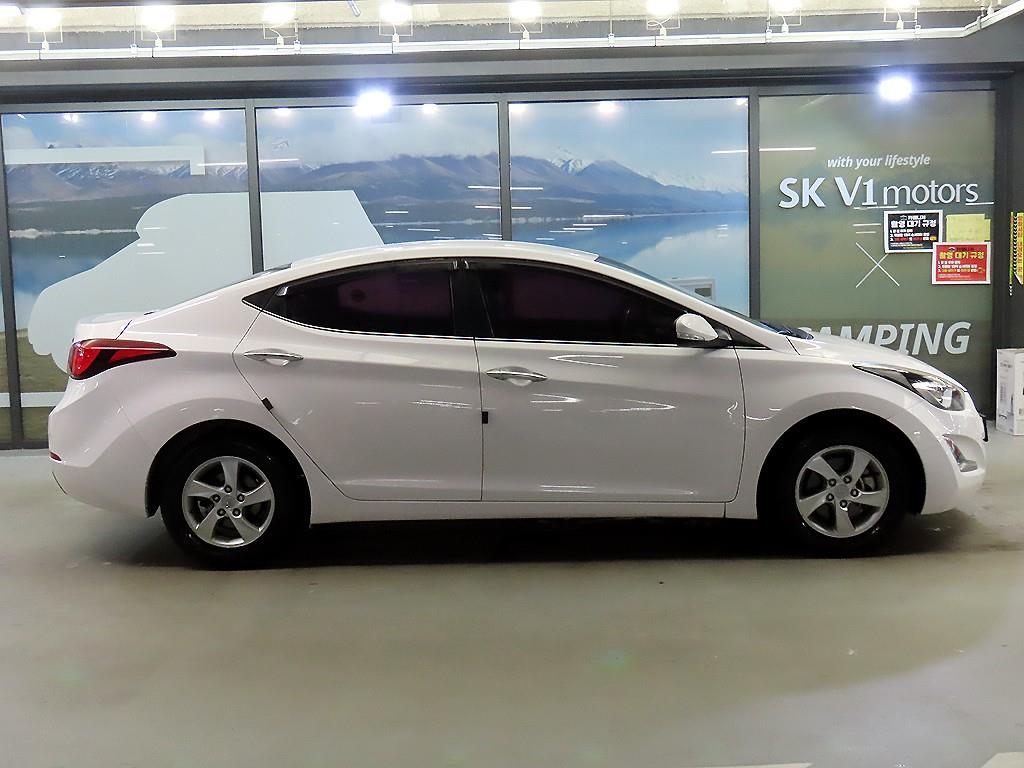 HYUNDAI Avante - Vista 3