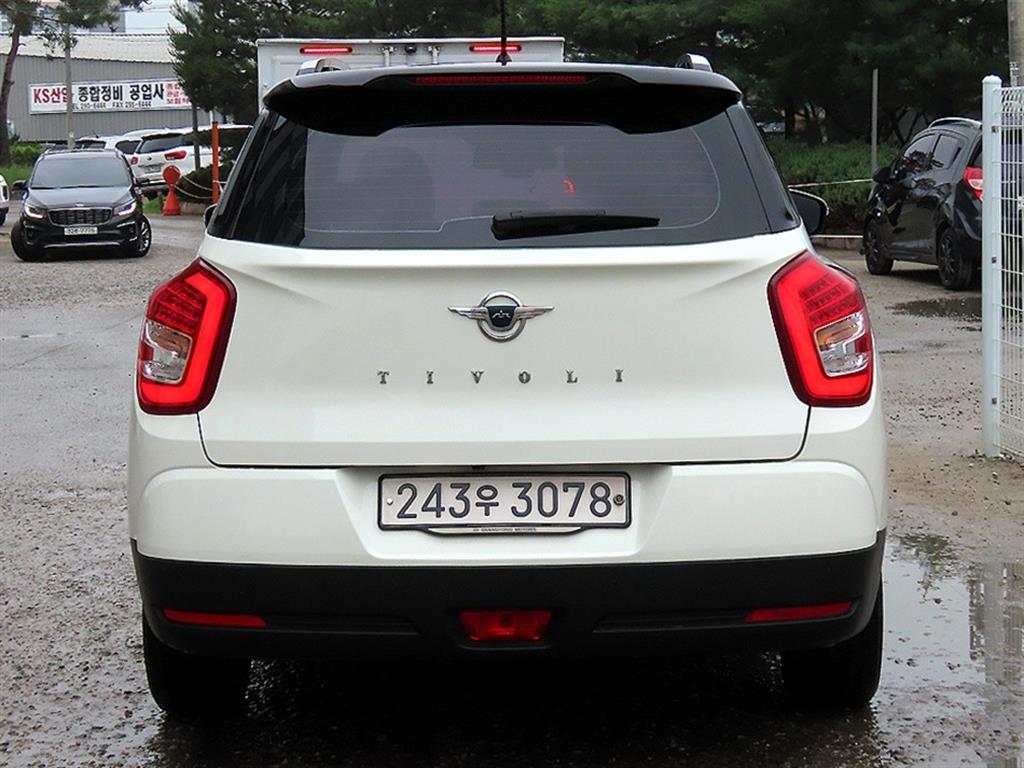 Ssangyong Tivoli - Vista 4