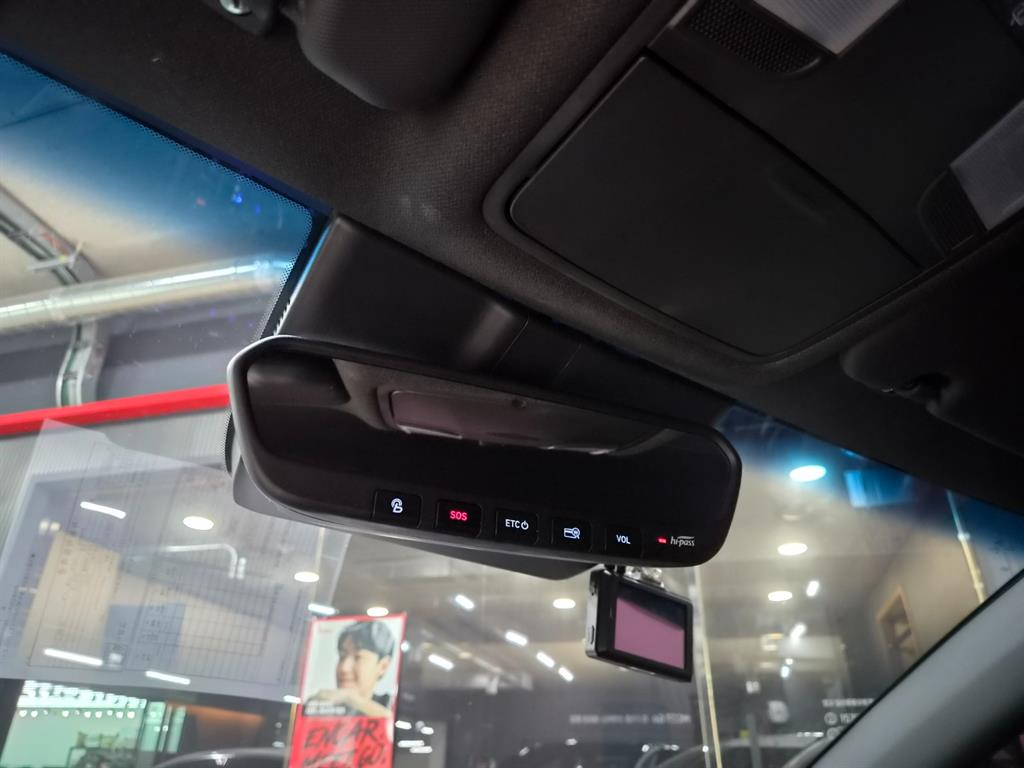 HYUNDAI Kona - Vista 10