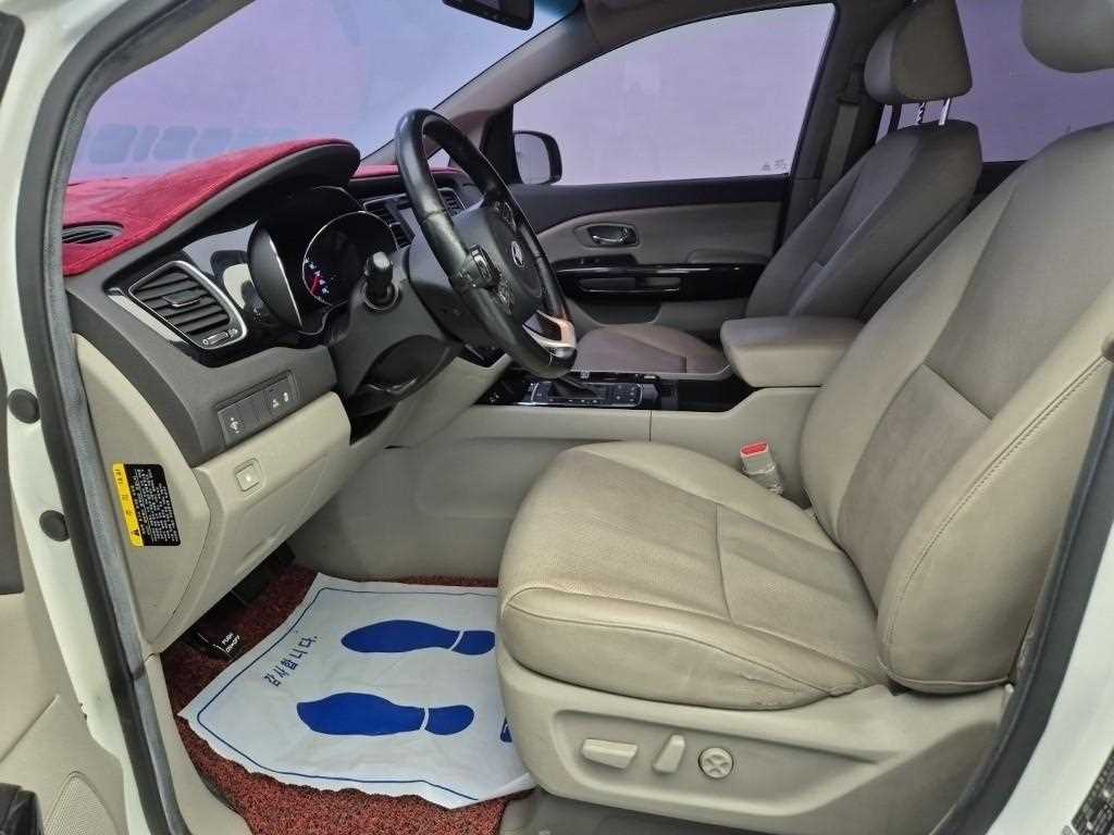 KIA Carnival - Vista 11