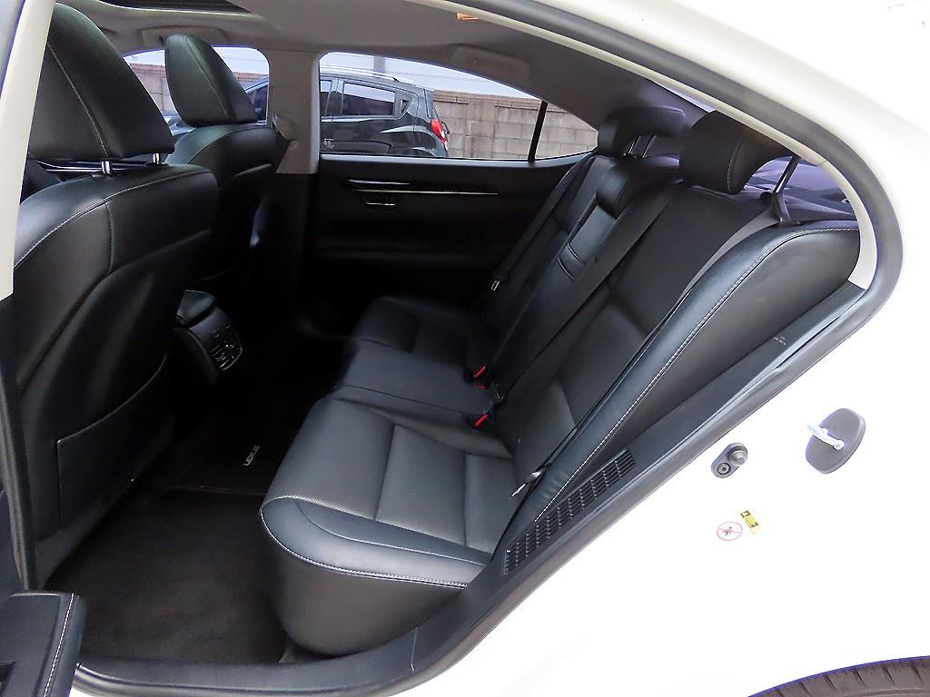 Lexus ES - Vista 6