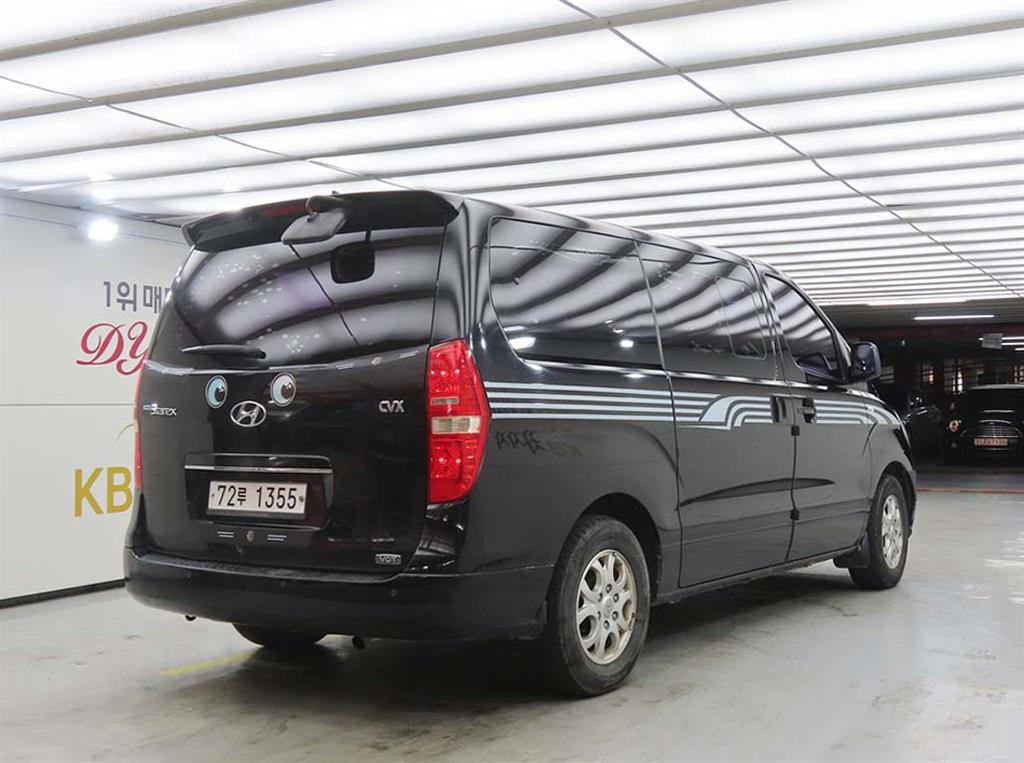 HYUNDAI Starex - Vista 4