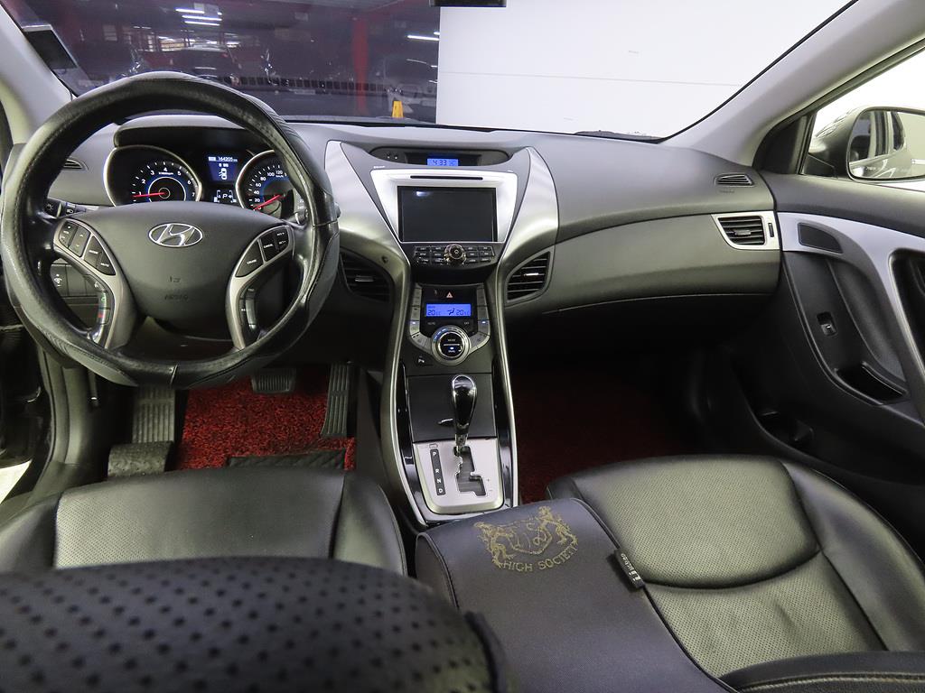 HYUNDAI Avante - Vista 7