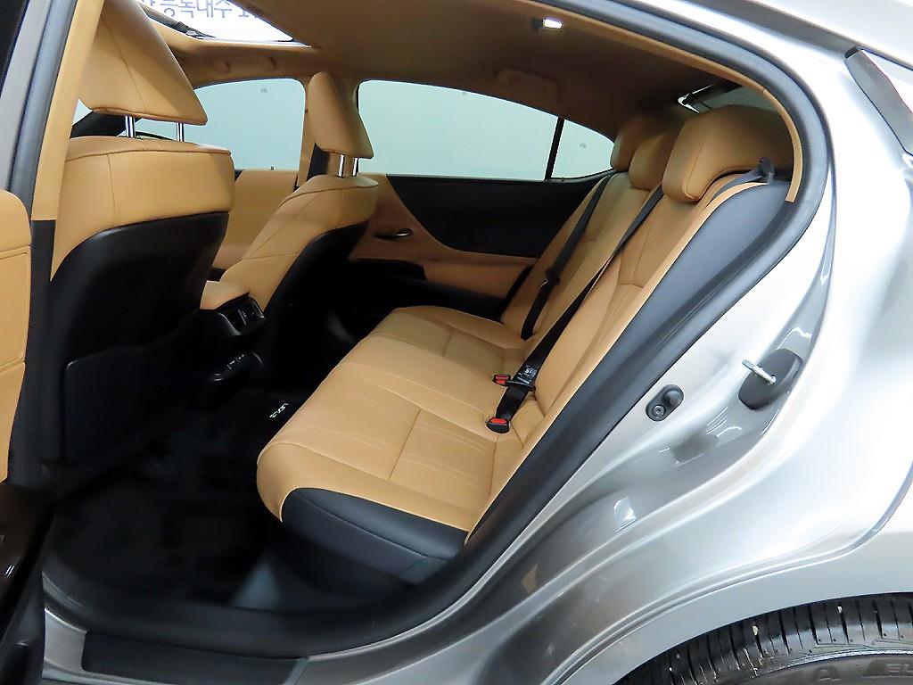 Lexus ES - Vista 6