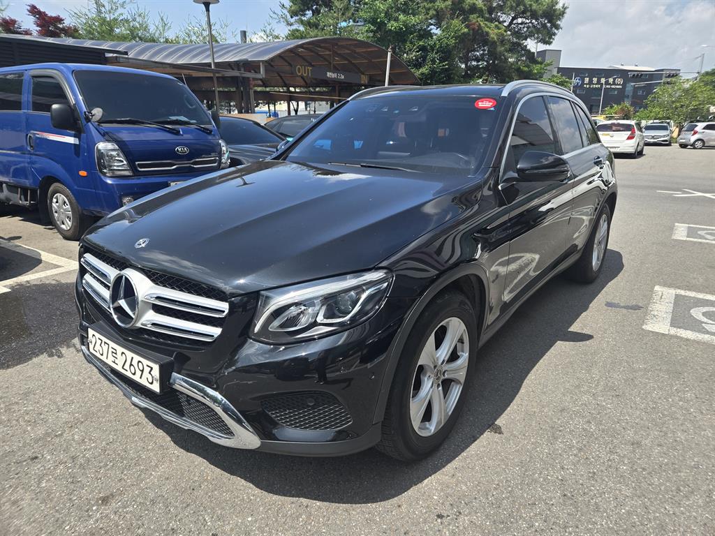 Mercedes Benz GLC Class 2018 Negro - Importación desde Corea - HF Imports Iquique - Foto 1