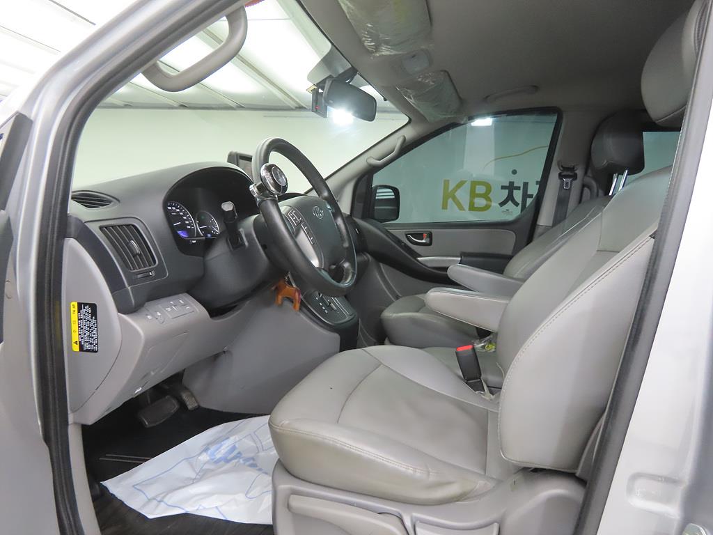 HYUNDAI Starex - Vista 5