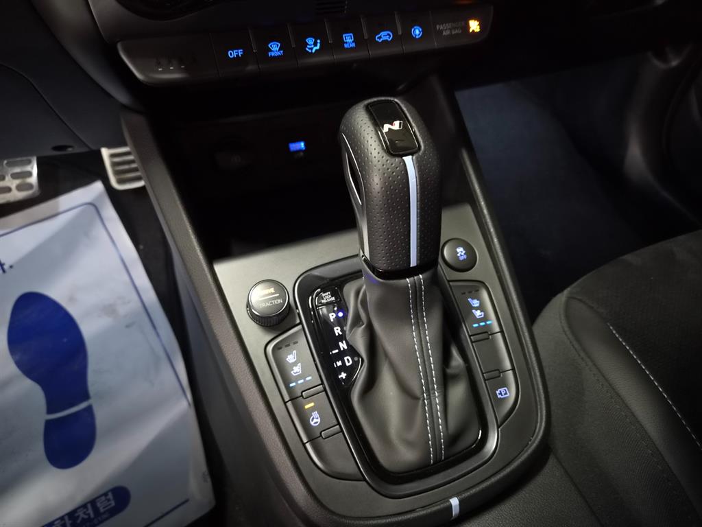 HYUNDAI Kona - Vista 12