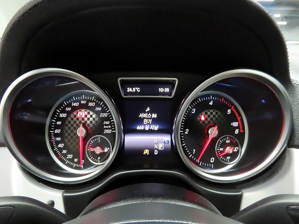 Mercedes Benz GLE Class - Vista 6