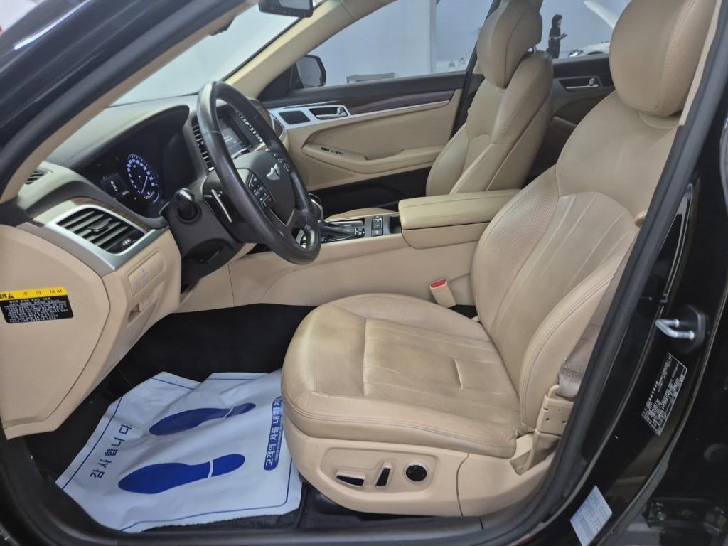 HYUNDAI Genesis - Vista 11
