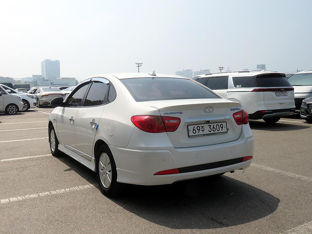 HYUNDAI Avante - Vista 4