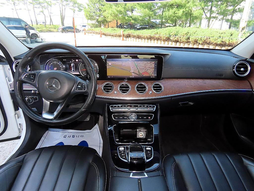 Mercedes Benz E class - Vista 7