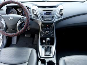 HYUNDAI Avante - Vista 10