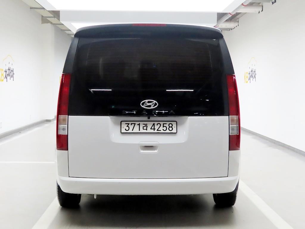 HYUNDAI Staria - Vista 3