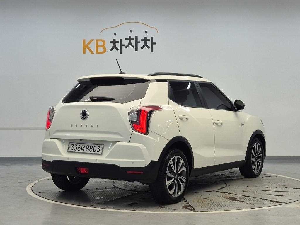 Ssangyong Tivoli - Vista 3