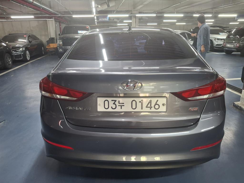 HYUNDAI Avante - Vista 2