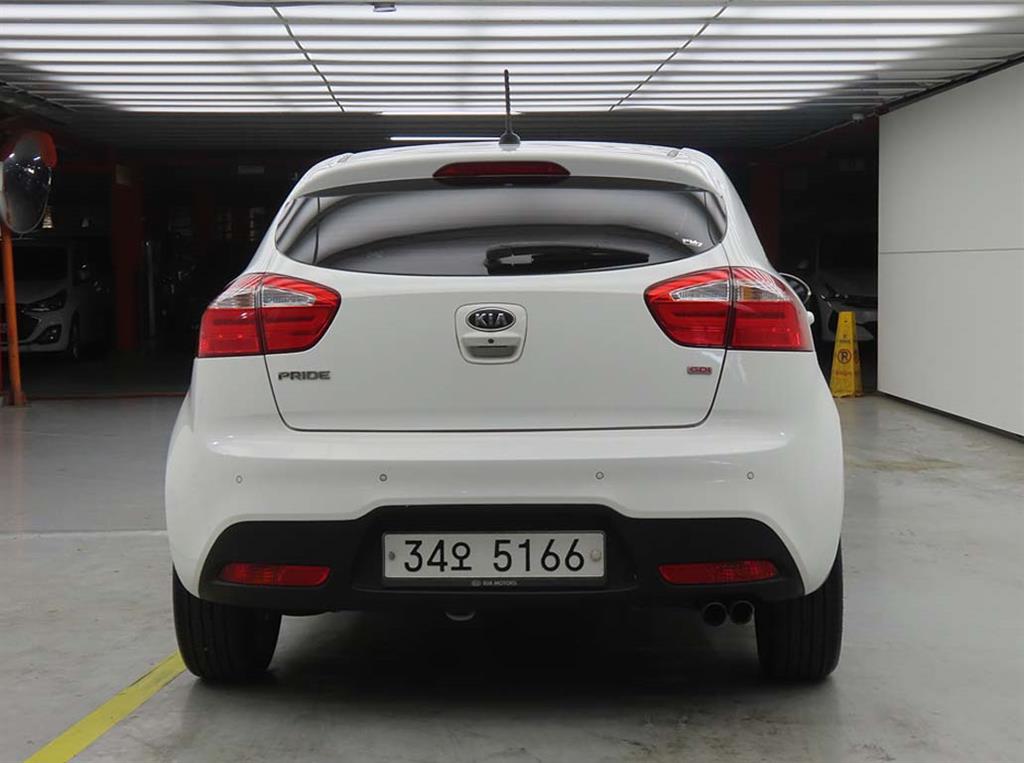 KIA Pride - Vista 3