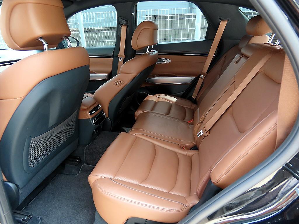 Genesis GV70 - Vista 6