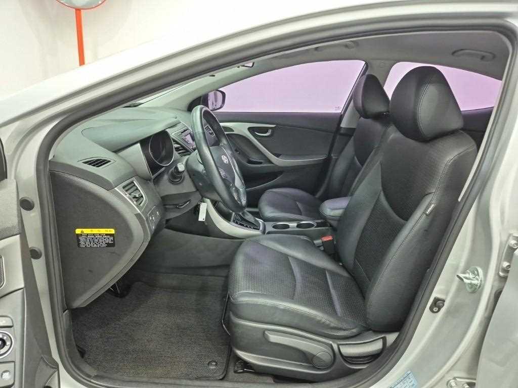 HYUNDAI Avante - Vista 11