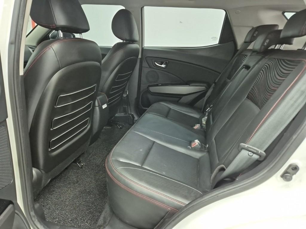 Ssangyong Tivoli - Vista 12