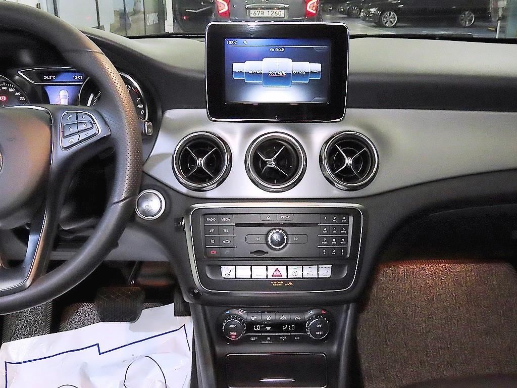 Mercedes Benz GLA Class - Vista 11