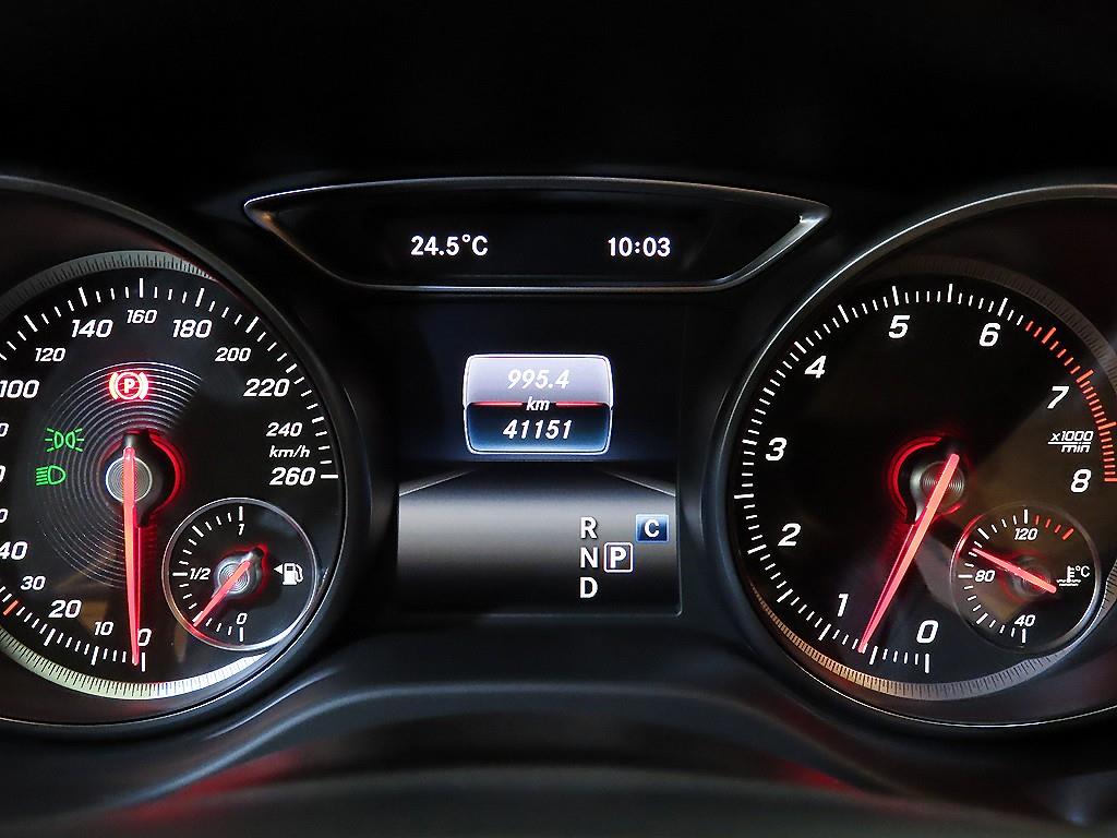 Mercedes Benz GLA Class - Vista 9