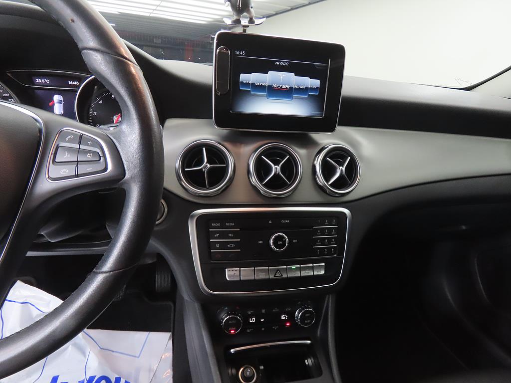 Mercedes Benz GLA Class - Vista 10